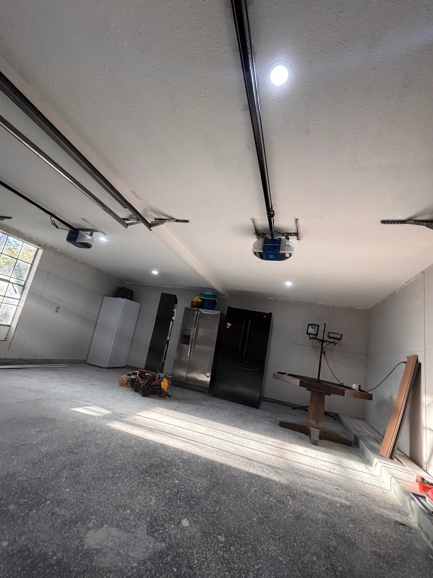 Rent A Husband project gallery photo: Ceiling with recessed lighting